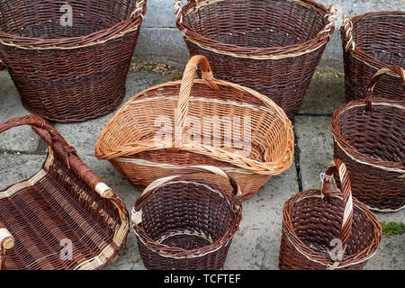 Wicker baskets for sale at Stow on the Wold farmers market. Stow on the Wold, Gloucestershire, England Stock Photo
