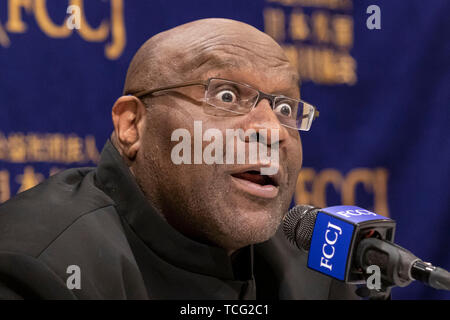 Tokyo, Japan. 07th June, 2019. American pro fighter and actor Bob Sapp speaks during a news conference at The Foreign Correspondents' Club of Japan. Sapp, who is also a former American NFL player, WWE professional wrestler and World Champion kick boxer visited the Club to share his opinions about the Japanese TV industry as a foreigner celebrity in Japan. As actor he participated in several movies including 'Conan the Barbarian' and with Adam Sandler in 'The Longest Yard'. Credit: Rodrigo Reyes Marin/AFLO/Alamy Live News Stock Photo