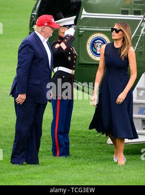Washington, USA. 07th June, 2019. United States President Donald J. Trump waits for first lady Melania Trump as they return to the South Lawn of the White House in Washington, DC from their European trip on Friday, June 7, 2019. Credit: Ron Sachs/CNP | usage worldwide Credit: dpa/Alamy Live News