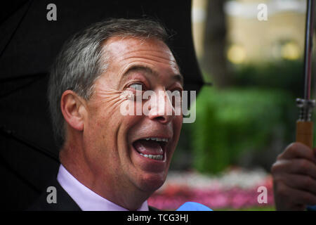 London, UK. 07th June, 2019. Nigel Farage of the Brexit Party talks to the media after handing in a letter to 10 Downing Street asking for the Brexit Party to be included in Brexit negotiations, in London, Britain, on June 7, 2019. Britain's main opposition Labour Party Friday held onto a parliamentary seat in a by-election in marginal Peterborough constituency, but the newly established Brexit Party was not far behind. It was the first assault on Westminster politics by the newly established Brexit Party, launched earlier this year by veteran Eurosceptic Nigel Farage. Credit: Xinhua/Alamy Liv Stock Photo