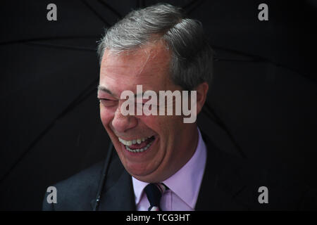 London, UK. 07th June, 2019. Nigel Farage of the Brexit Party talks to the media after handing in a letter to 10 Downing Street asking for the Brexit Party to be included in Brexit negotiations, in London, Britain, on June 7, 2019. Britain's main opposition Labour Party Friday held onto a parliamentary seat in a by-election in marginal Peterborough constituency, but the newly established Brexit Party was not far behind. It was the first assault on Westminster politics by the newly established Brexit Party, launched earlier this year by veteran Eurosceptic Nigel Farage. Credit: Xinhua/Alamy Liv Stock Photo