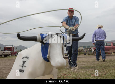Heber City, Utah, USA. 7th June, 2019. Jace Hanks, 17 of Spanish Fork, Utah practices roping in the parking lot of the Utah High School Rodeo Association Finals in Heber City Utah, June 7, 2019. Students from across the state of Utah gathered to compete in Barrel Racing, Pole Bending, Goat Tying, Breakaway Roping, Cow Cutting, Bull Riding, Bareback Riding, Saddle Bronc Riding, Tie Down Roping, Steer Wrestling, and Team Roping. Credit: Natalie Behring/ZUMA Wire/Alamy Live News Stock Photo