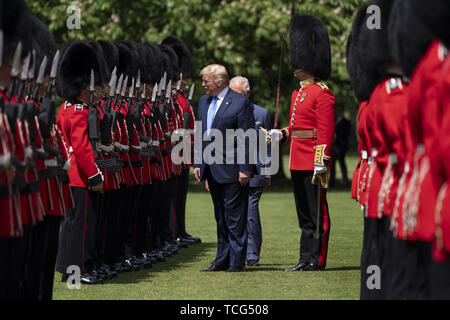 London, UK. 03rd June, 2019. President Donald J. Trump joined by, BritainÕs Prince of Wales, inspects the Guard of Honor during a welcome ceremony at Buckingham Palace Monday, June 3, 2019 in London People: President Donald Trump Credit: Storms Media Group/Alamy Live News Stock Photo