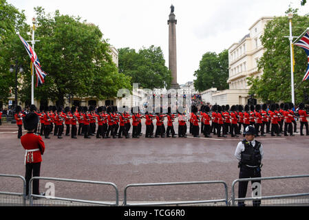 London, UK.  8 June 2019.  Members of the 1st Battalion Grenadier Guards pass by during Trooping of the Colour on The Queen's 93rd birthday.  Credit: Stephen Chung / Alamy Live News Stock Photo
