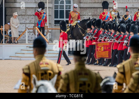London, UK. 08th June, 2019. The Queen, flanked by members of her family, takes the salute - The Queen’s Birthday Parade, more popularly known as Trooping the Colour.This year the Regiment “trooping” its Colour (ceremonial Regimental flag) was the 1st Battalion Grenadier Guards. Credit: Guy Bell/Alamy Live News Stock Photo