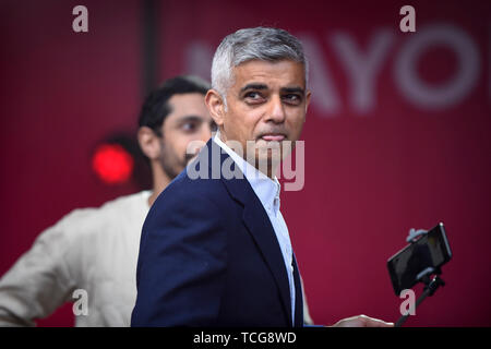 London, UK.  8 June 2019.  Sadiq Khan, Mayor of London, prepares to take a selfie during the EID Festival in Trafalgar Square, an event hosted by The Mayor of London.  The Mayor's festival takes place in the square one week after the end of Ramadan and includes a variety of stage performances and cultural activities.  Credit: Stephen Chung / Alamy Live News Stock Photo