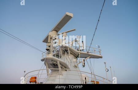 Radar antenna on the mast of a cruise ship Stock Photo - Alamy