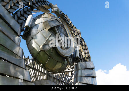 Moscow, Russia - November 7, 2018: Monument of USSR national soviet emblem made from metal on blue sky. Brutal USSR concept. Copy space. Stock Photo