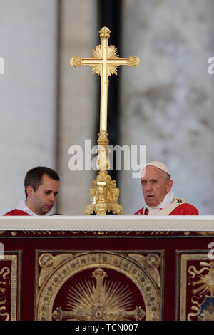 Holy See, Vatican. 8th June, 2019. POPE FRANCIS celebrates evening mass on the eve of the Pentecost rite in St. Peter's square at the Vatican. Credit: Evandro Inetti/ZUMA Wire/Alamy Live News Stock Photo