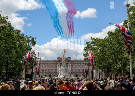 London, UK. 8th June 2019. Royal fans and tourists gather on The Mall to watch a flypast of the RAF Red Arrows trailing red, white and blue smoke in patriotic tribute as part of the Trooping the Colour ceremony to mark the 93rd birthday of Queen Elizabeth II, Britain's longest reigning monarch.  Credit: Dinendra Haria/Alamy Live News Stock Photo