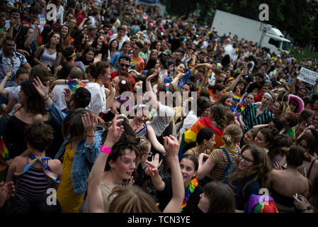 Warsaw, Poland. 08th June, 2019. People dancing during the Warsaw Pride. The Equality March also called the Warsaw Pride parade, brought thousands of people to the streets of Warsaw, at the time when the gay rights movement in Poland is under siege by hate speech and a government campaign depicting it as a threat to families and society. Credit: SOPA Images Limited/Alamy Live News Stock Photo