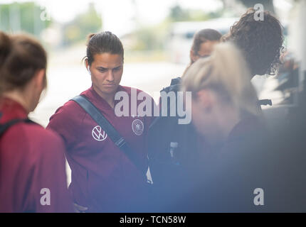 Rennes, France. 9th June 2019. Alexandra Popp stands at the station. The German team will travel to the second team hotel in Lille today. The next game will take place on 12 June against Spain in Valenciennes. Photo: Sebastian Gollnow/dpa Credit: dpa picture alliance/Alamy Live News Stock Photo