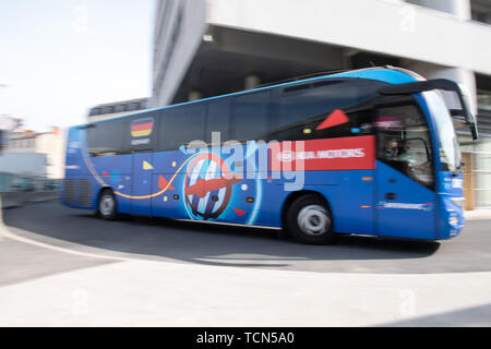 Rennes, France. 9th June 2019. Germany: The team bus arrives at the station. The German team travels today to the second team hotel in Lille. The next game will take place on 12 June against Spain in Valenciennes. Photo: Sebastian Gollnow/dpa Credit: dpa picture alliance/Alamy Live News Stock Photo