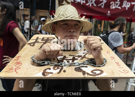 Hong Kong, Hong Kong SAR, CHINA. 9th June, 2019. A protester in chains.Hong Kong sees one of the largest protests ever as people come out in force to protest the proposed extradition bill. The bill would allow fro the removal of people to China to face trial. People feel this clearly violates the One Country Two Systems government that was put in place following the handover to the motherland. Credit: Jayne Russell/ZUMA Wire/Alamy Live News Stock Photo