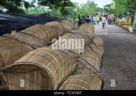 Pirojpur, Barisal, Bangladesh. 7th June, 2019. Chai (locally called) fishing traps at Atghar bazar in Pirojpur.Local variety of fishes are being caught using different traps and at the market each pair is sold for Tk 350, especially with Chai (locally called), the most popular trap for fishing, at low-lying lands across the district in this rainy season. Credit: Sultan Mahmud Mukut/SOPA Images/ZUMA Wire/Alamy Live News Stock Photo