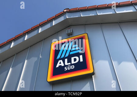 ALDI Sued, Lebenswithtel discount store, sign, logo, company emblem, | usage worldwide Stock Photo