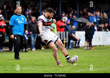 Sale, Greater Manchester, UK. 9th June 2019, Heywood Road stadium, Sale, Greater Manchester, England; Betfred Rugby Championship, Swinton versus Toronto Wolfpack; Blake Wallace of Toronto Wolfpack successfully converts a try to make the score 0 - 6 in the 12th minute Credit: Action Plus Sports Images/Alamy Live News Stock Photo