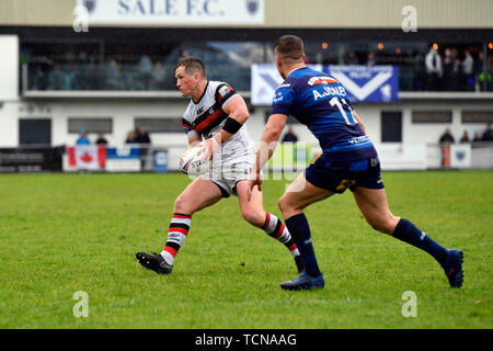 Sale, Greater Manchester, UK. 9th June 2019, Heywood Road stadium, Sale, Greater Manchester, England; Betfred Rugby Championship, Swinton versus Toronto Wolfpack; Josh McCrone of Toronto Wolfpack looks for the offload pass Credit: Action Plus Sports Images/Alamy Live News Stock Photo