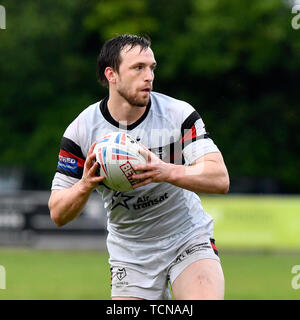 Sale, Greater Manchester, UK. 9th June 2019, Heywood Road stadium, Sale, Greater Manchester, England; Betfred Rugby Championship, Swinton versus Toronto Wolfpack; Joe Mellor of Toronto Wolfpack looks for the pass Credit: Action Plus Sports Images/Alamy Live News Stock Photo