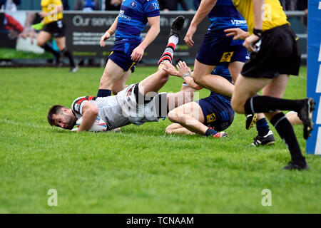 Sale, Greater Manchester, UK. 9th June 2019, Heywood Road stadium, Sale, Greater Manchester, England; Betfred Rugby Championship, Swinton versus Toronto Wolfpack; Bob Beswick of Toronto Wolfpack scores a try to make the score 6 - 26 in the 62nd minute Credit: Action Plus Sports Images/Alamy Live News Stock Photo