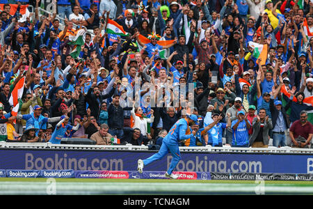 The Kia Oval, London, UK. 9th June, 2019. ICC Cricket World Cup, New Zealand versus Australia; Virat Kohli of India celebrates with the Indian fans as he takes the catch to dismiss Nathan Coulter-Nile of Australia for 4 runs to make it 283-7 off 44 overs Credit: Action Plus Sports/Alamy Live News