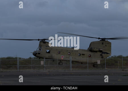 Hawaii Army National Guard Soldiers of Company B, 1st Battalion, 171 Aviation Regiment, conduct refueling operations at the Army Aviation Support Facility #3, Kalaeloa, Hawaii, June 4, 2019.  Their CH-47 Chinook arrives at the flight line to execute night refueling operations.  (U.S. Army National Guard photo by Sgt. Kealalaulii Gandia/released) Stock Photo