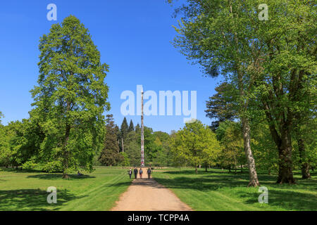 The iconic British Columbia Crown Colony Totem Pole in the Valley Gardens at Virginia Water, Windsor Great Park, in Surrey/Berkshire, UK Stock Photo