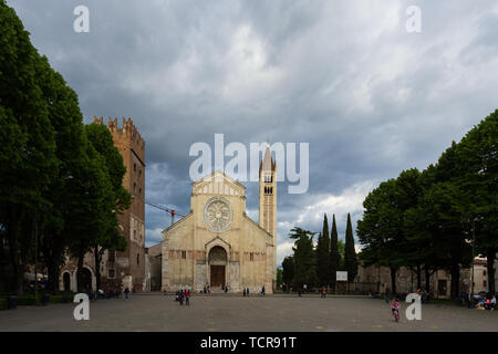 VERONA, ITALIA - 17 aprile 2017: Basilica di San Zeno  Maggiore Stock Photo