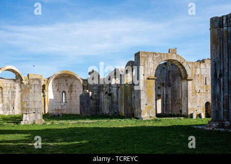 Abbey of the Most Holy Trinity in Venosa. Interior view of unfinished church called Incompiuta. Basilicata region, Italy Stock Photo