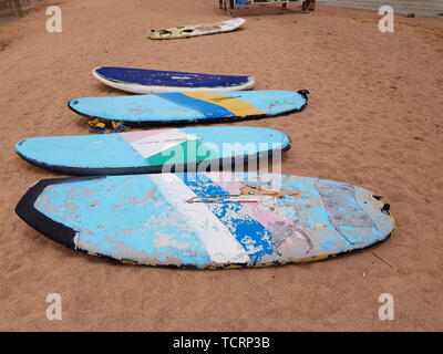 surfboards lie on the sand on the beach by the sea. space for text Stock Photo