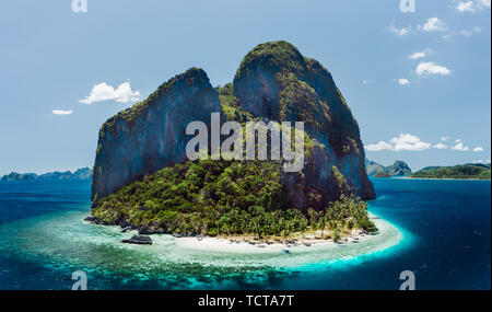 Aerial drone view of tropical Pinagbuyutan Island and ipil beach in blue ocean El Nido, Palawan, Philippines. Must see, most unique beautiful Stock Photo