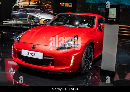 A Nissan 370z A 2 Door 2 Seater Sports Car Parked In A Car Park In Saffron Walden Essex Uk Stock Photo Alamy
