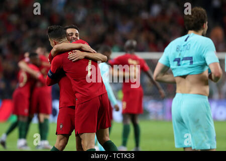 Porto, Portugal. 9th June, 2019. Portugal's forward Cristiano Ronaldo (C ) celebrates with Portugal's forward Bernardo Silva (L) after winning the UEFA Nations League Final football match between Portugal and Netherlands, at the Dragao stadium in Porto, Portugal, on June 9, 2019. Credit: Pedro Fiuza/ZUMA Wire/Alamy Live News Stock Photo