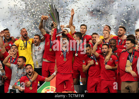 Porto, Portugal. 9th June, 2019. Portugal's forward Cristiano Ronaldo raises the trophy and celebrates with teammates after winning the UEFA Nations League Final football match between Portugal and Netherlands, at the Dragao stadium in Porto, Portugal, on June 9, 2019. Credit: Pedro Fiuza/ZUMA Wire/Alamy Live News Stock Photo