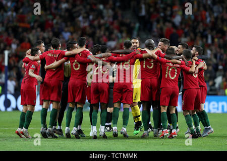 Porto, Portugal. 9th June, 2019. Portugal's players celebrate after winning the UEFA Nations League Final football match between Portugal and the Netherlands, at the Dragao stadium in Porto, Portugal, on June 9, 2019. Credit: Pedro Fiuza/Xinhua/Alamy Live News Stock Photo