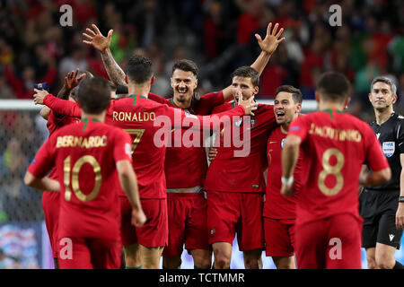 Porto, Portugal. 9th June, 2019. Portugal's players celebrate after winning the UEFA Nations League Final football match between Portugal and the Netherlands, at the Dragao stadium in Porto, Portugal, on June 9, 2019. Credit: Pedro Fiuza/Xinhua/Alamy Live News Stock Photo