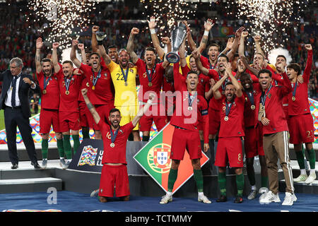 Porto, Portugal. 9th June, 2019. Portugal's players celebrate after winning the UEFA Nations League Final football match between Portugal and the Netherlands, at the Dragao stadium in Porto, Portugal, on June 9, 2019. Credit: Pedro Fiuza/Xinhua/Alamy Live News Stock Photo