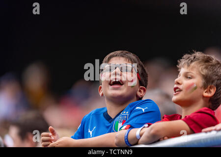 Valenciennes, France. 9th June, 2019. Supporters (Italy) during the FIFA Women's World Cup France 2019 Group C match between Australia 1-2 Italy at Hainaut Stadium in Valenciennes, France, June 9, 2019. Credit: Maurizio Borsari/AFLO/Alamy Live News Stock Photo