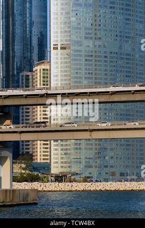 Scenic view of Busan Gwangandaegyo Bridge (Diamond Bridge), a suspension bridge connecting Haeundae-gu to Suyeong-gu in Busan, South Korea Stock Photo
