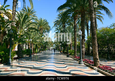 3D effect of wavy tiled paving along the Palm lined Esplanade de Espana in Alicante, Spain Stock Photo