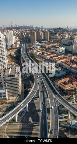 Qingdao Xinguan Viaduct, opened in 2015, opened another traffic artery in the city, marking the main urban area of Qingdao. “ Three longitudinal and four horizontal ” Another big step has been taken in the construction of the expressway network. As the drone flies 300 meters, this coherent elevated road winds in front of us. Stock Photo