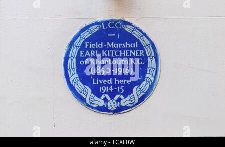 Blue plaque, Field Marshal Earl Kitchener of Khartoum KG, who lived in Carlton Gardens, City of Westminster, London, SW1, UK 1914-15 Stock Photo