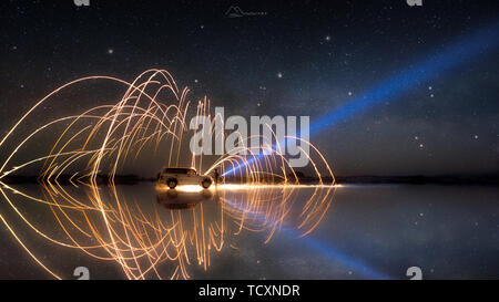 On the glacial lake, with the flowering light, the inner tranquility and the excitement, I... gradually drifted in the silent night sky. Shooting at the dam in Inner Mongolia, thanks to Aka, six teachers guide and help. Stock Photo