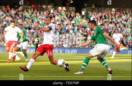 Republic of Ireland's Enda Stevens (right) and Gibraltar's Roy Chipolina battle for the ball during the UEFA Euro 2020 Qualifying, Group D match at the Aviva Stadium, Dublin. Stock Photo