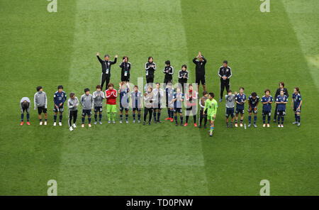 Paris, France. 10th June, 2019. Players of Japan acknowledge the spectators after the group D match between Argentina and Japan at the 2019 FIFA Women's World Cup in Paris, France, June 10, 2019. The match ended in a 0-0 draw. Credit: Xu Zijian/Xinhua/Alamy Live News Stock Photo