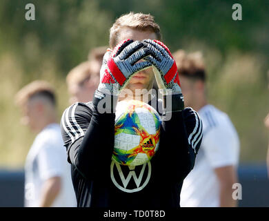 Venlo, Netherlands. 07th June, 2019. Germany goalkeeper Manuel Neuer takes part in training at the Stadion de Koel in Venlo, Netherlands on June 7. Credit: Roland Weihrauch/dpa/Alamy Live News Stock Photo