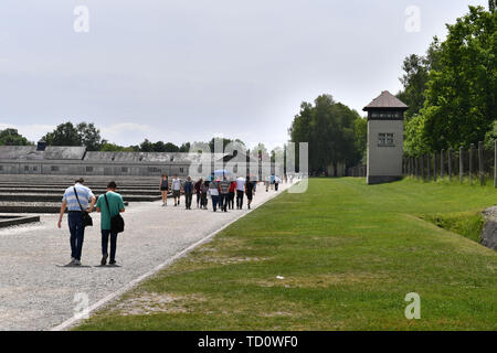 Dachau, Deutschland. 10th June, 2019. Visitors in the Gedenkstaette Concentration Camp Dachau- Gedenkstaette, 1933, 1945, 3, antisewithism, exterminate, extermination, Bavaria, Dachau, deportation, German, German history, Germany, third, Europe, fascism, fascists, fascist, commemoration, memorial, history, Jew, concentration camp, concentration camp, memorial, Nazism, Nazi, Nazis, Nazi, Reich, crime, past, annihilation, extermination camp | usage worldwide Credit: dpa/Alamy Live News Stock Photo