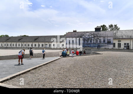 Dachau, Deutschland. 10th June, 2019. Visitors in the Gedenkstaette Concentration Camp Dachau- Gedenkstaette, 1933, 1945, 3, antisewithism, exterminate, extermination, Bavaria, Dachau, deportation, German, German history, Germany, third, Europe, fascism, fascists, fascist, commemoration, memorial, history, Jew, concentration camp, concentration camp, memorial, Nazism, Nazi, Nazis, Nazi, Reich, crime, past, annihilation, extermination camp | usage worldwide Credit: dpa/Alamy Live News Stock Photo