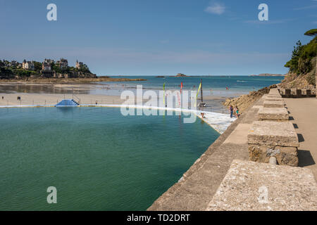 Seawater pool on the beach, Plage de L'Ecluse, Dinard, Brittany, France Stock Photo