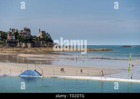 Seawater pool on the beach, Plage de L'Ecluse, Dinard, Brittany, France Stock Photo